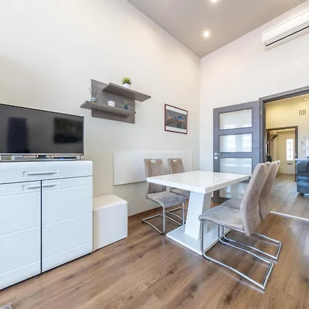 Eagle-eye Downtown By Souperapartments Apartmán *